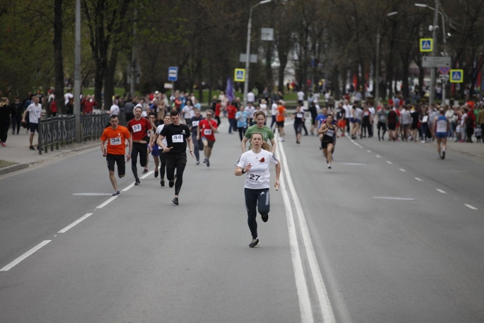 Тысячи псковичей пробежали эстафету «Псковской правды» – 2018