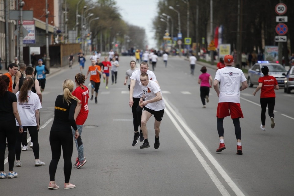 Тысячи псковичей пробежали эстафету «Псковской правды» – 2018