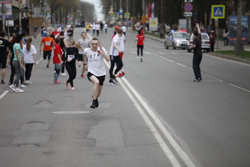 Тысячи псковичей пробежали эстафету «Псковской правды» – 2018