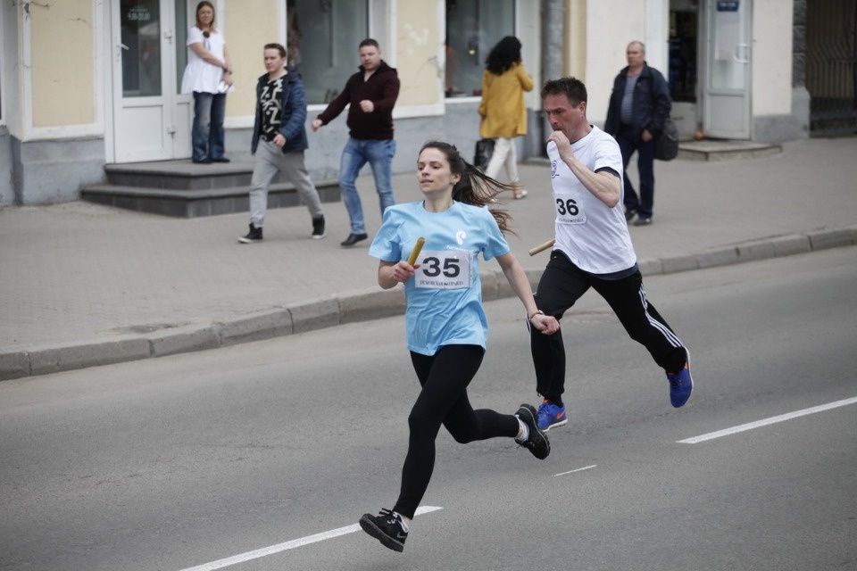 Тысячи псковичей пробежали эстафету «Псковской правды» – 2018