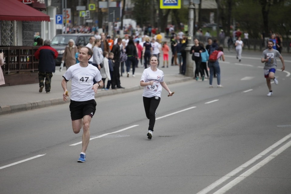 Тысячи псковичей пробежали эстафету «Псковской правды» – 2018