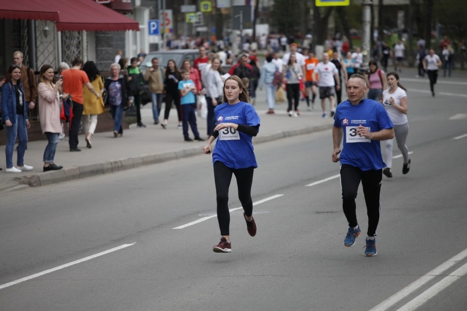 Тысячи псковичей пробежали эстафету «Псковской правды» – 2018