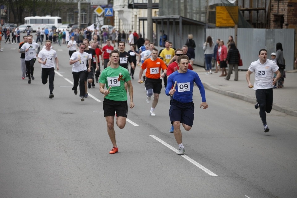 Тысячи псковичей пробежали эстафету «Псковской правды» – 2018