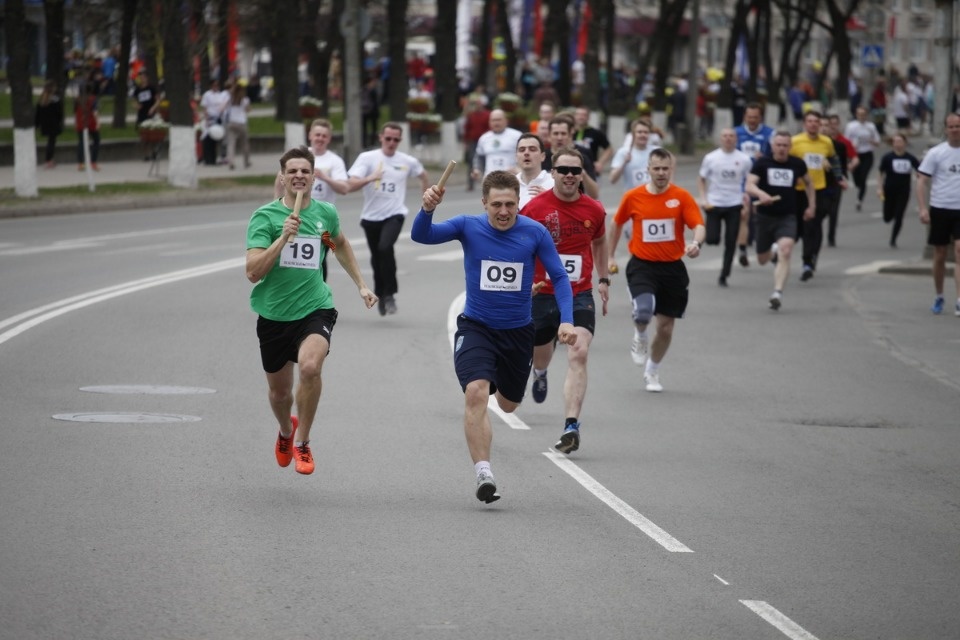 Тысячи псковичей пробежали эстафету «Псковской правды» – 2018