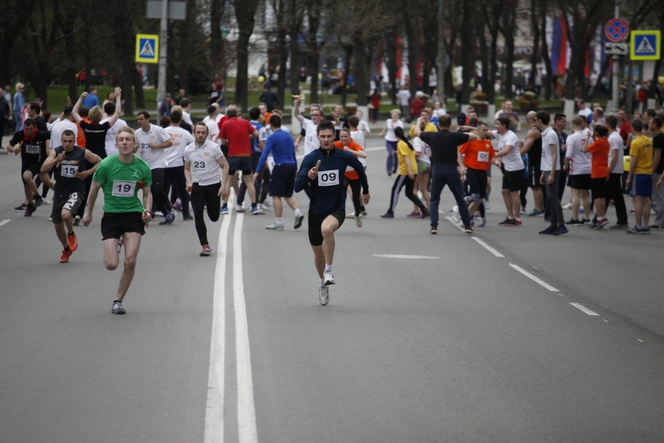 Тысячи псковичей пробежали эстафету «Псковской правды» – 2018