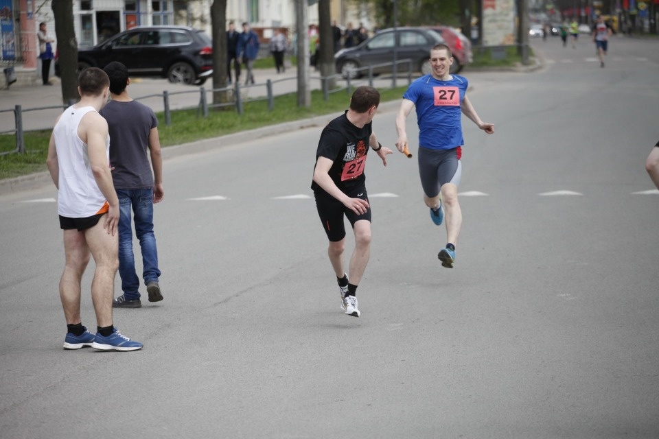 Тысячи псковичей пробежали эстафету «Псковской правды» – 2018