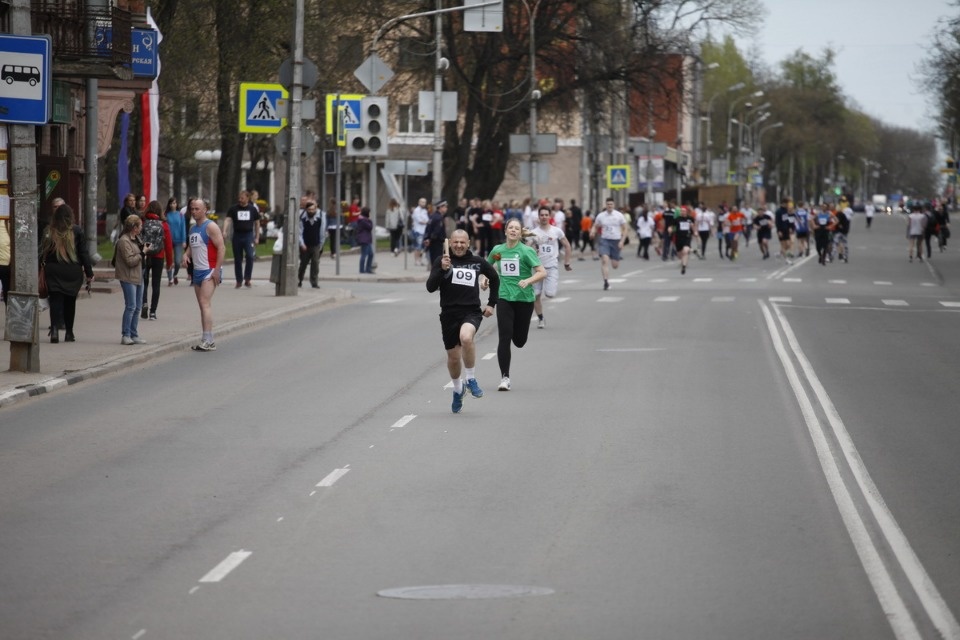 Тысячи псковичей пробежали эстафету «Псковской правды» – 2018