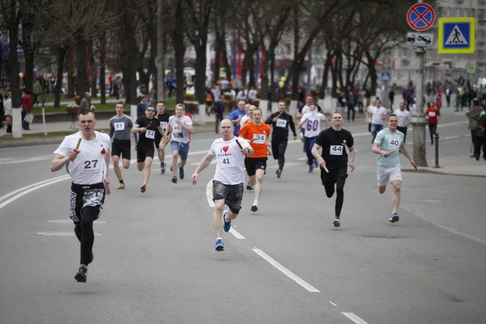 Тысячи псковичей пробежали эстафету «Псковской правды» – 2018