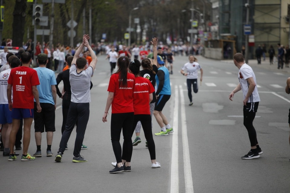Тысячи псковичей пробежали эстафету «Псковской правды» – 2018