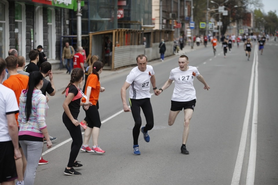 Тысячи псковичей пробежали эстафету «Псковской правды» – 2018
