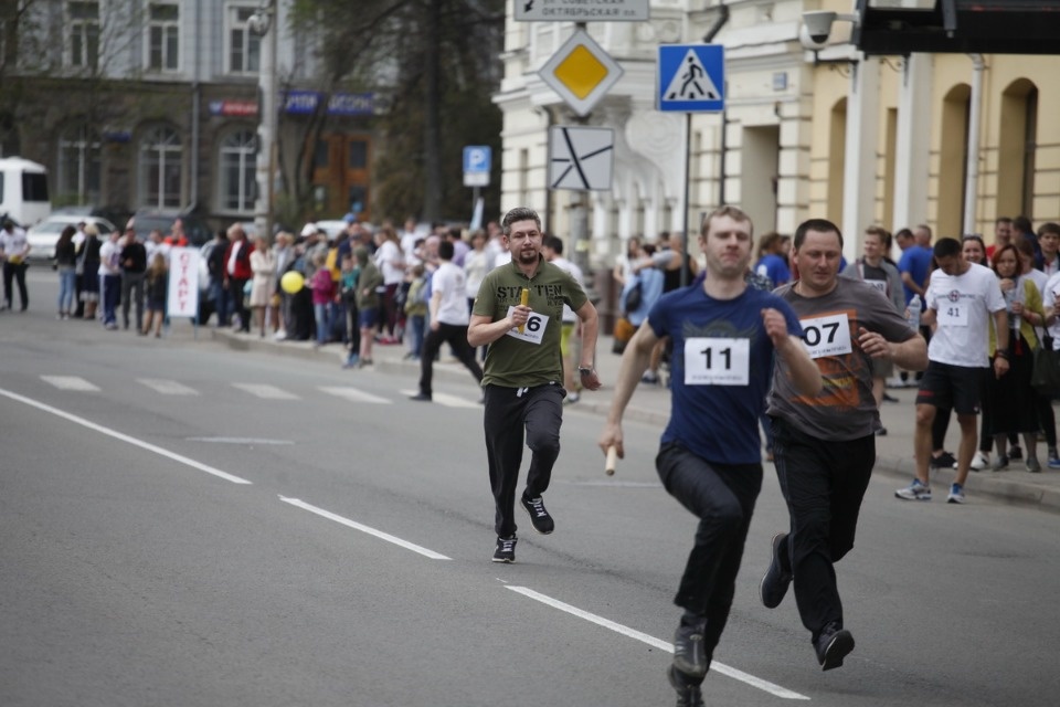 Тысячи псковичей пробежали эстафету «Псковской правды» – 2018