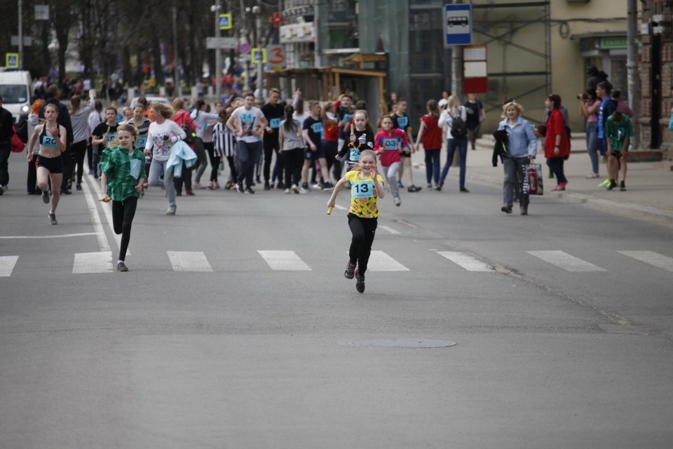 Тысячи псковичей пробежали эстафету «Псковской правды» – 2018