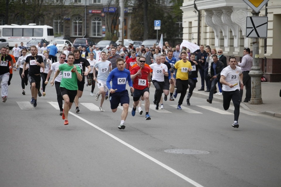 Тысячи псковичей пробежали эстафету «Псковской правды» – 2018