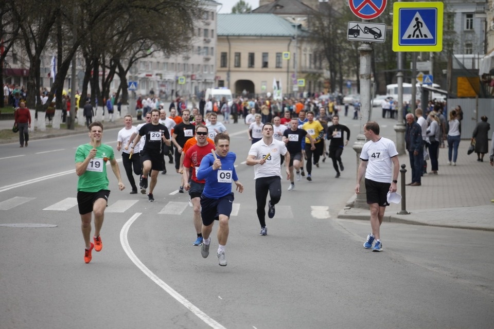 Тысячи псковичей пробежали эстафету «Псковской правды» – 2018