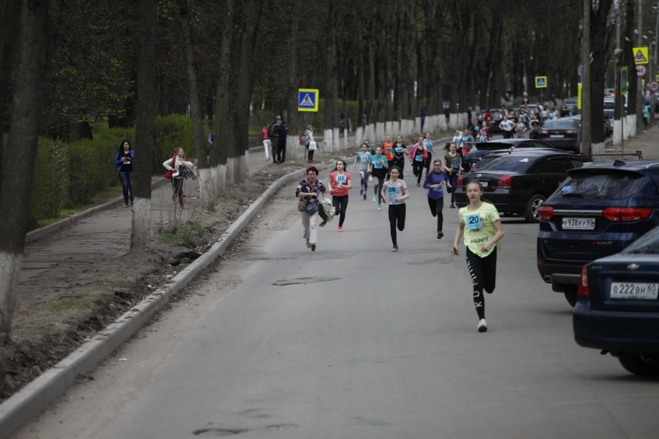 Тысячи псковичей пробежали эстафету «Псковской правды» – 2018