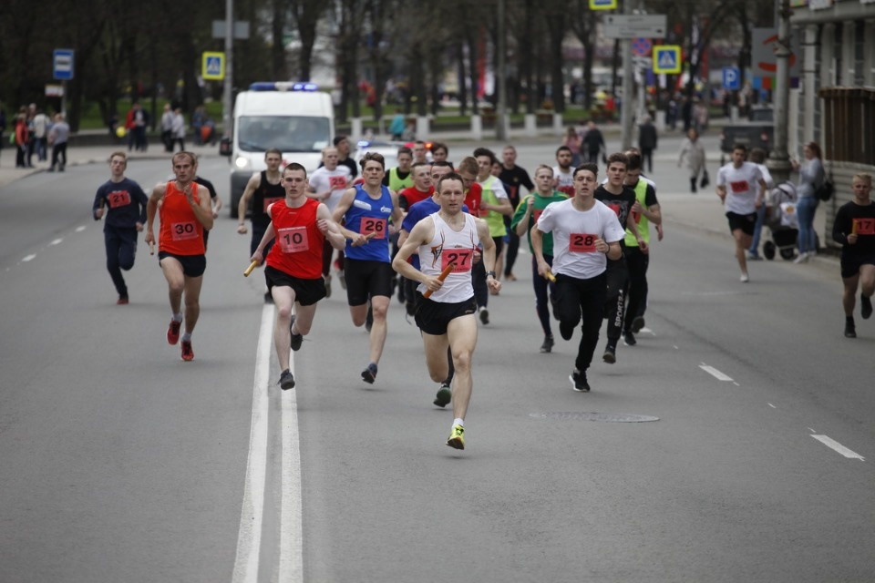 Тысячи псковичей пробежали эстафету «Псковской правды» – 2018