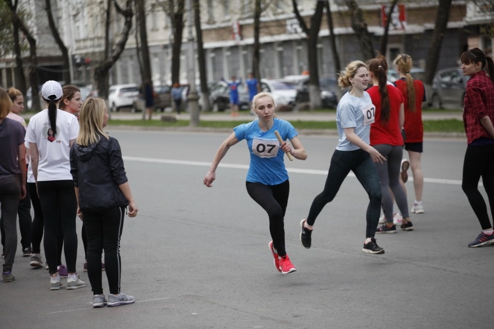 Тысячи псковичей пробежали эстафету «Псковской правды» – 2018