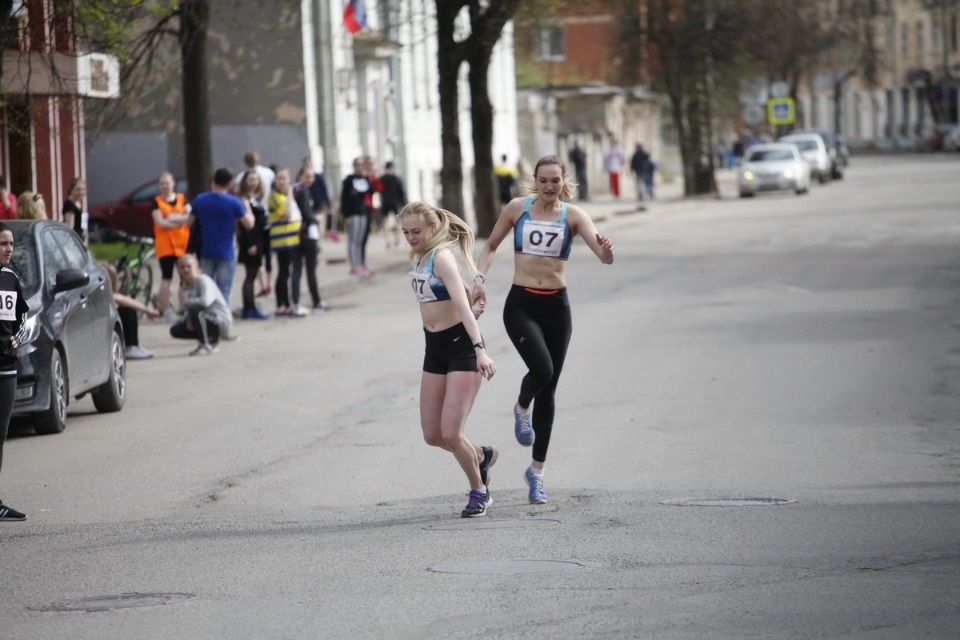 Тысячи псковичей пробежали эстафету «Псковской правды» – 2018