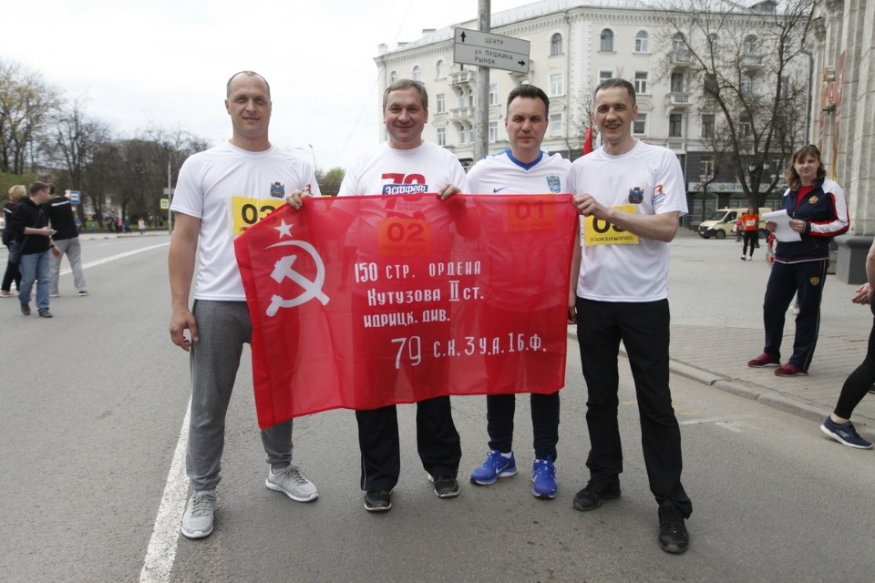 Тысячи псковичей пробежали эстафету «Псковской правды» – 2018