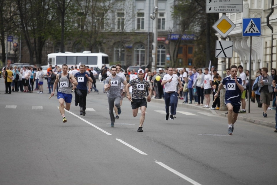 Тысячи псковичей пробежали эстафету «Псковской правды» – 2018