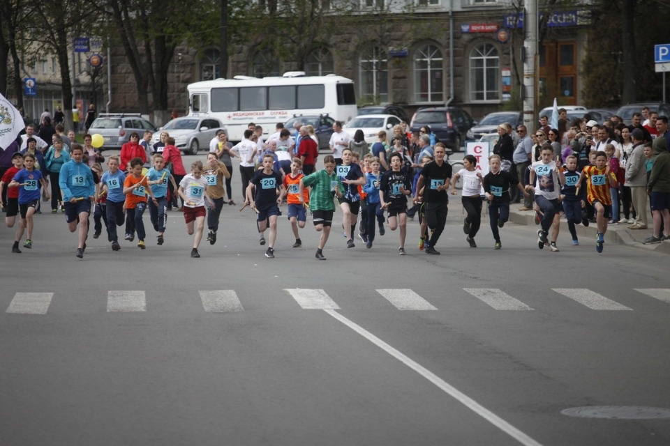 Тысячи псковичей пробежали эстафету «Псковской правды» – 2018