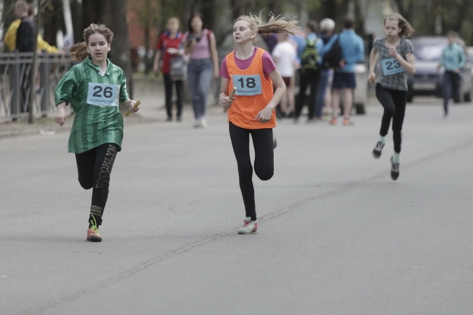 Тысячи псковичей пробежали эстафету «Псковской правды» – 2018