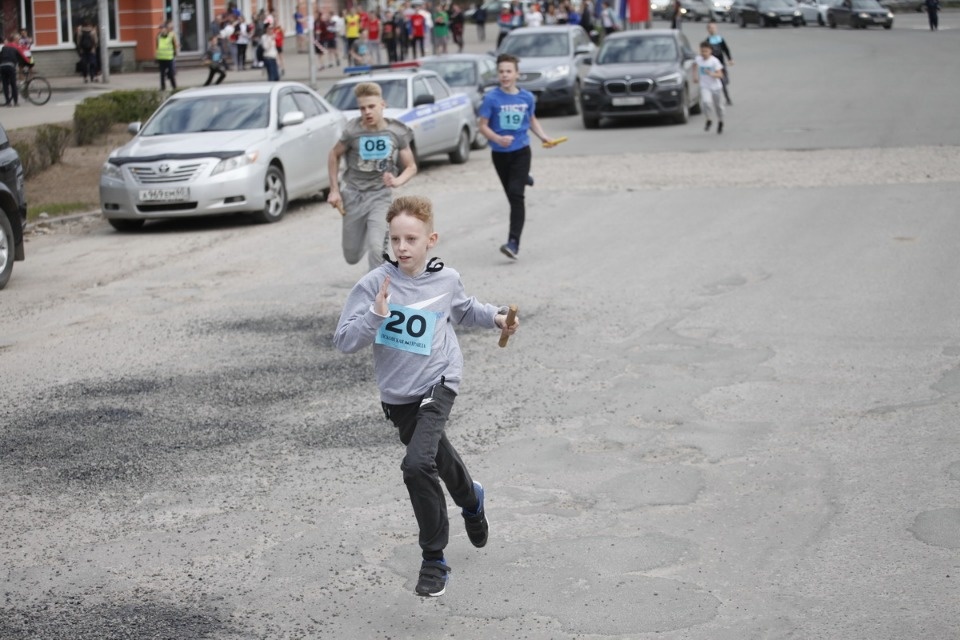 Тысячи псковичей пробежали эстафету «Псковской правды» – 2018