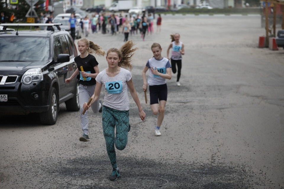 Тысячи псковичей пробежали эстафету «Псковской правды» – 2018