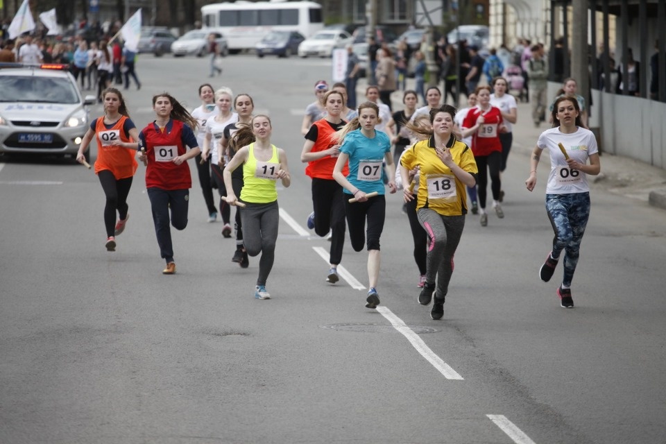 Тысячи псковичей пробежали эстафету «Псковской правды» – 2018