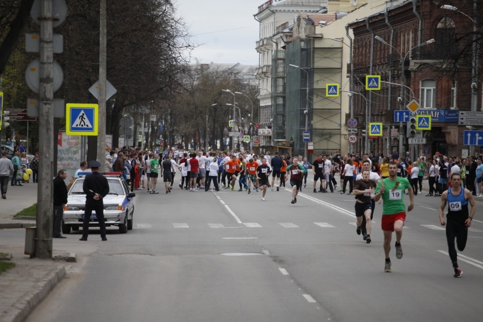 Тысячи псковичей пробежали эстафету «Псковской правды» – 2018