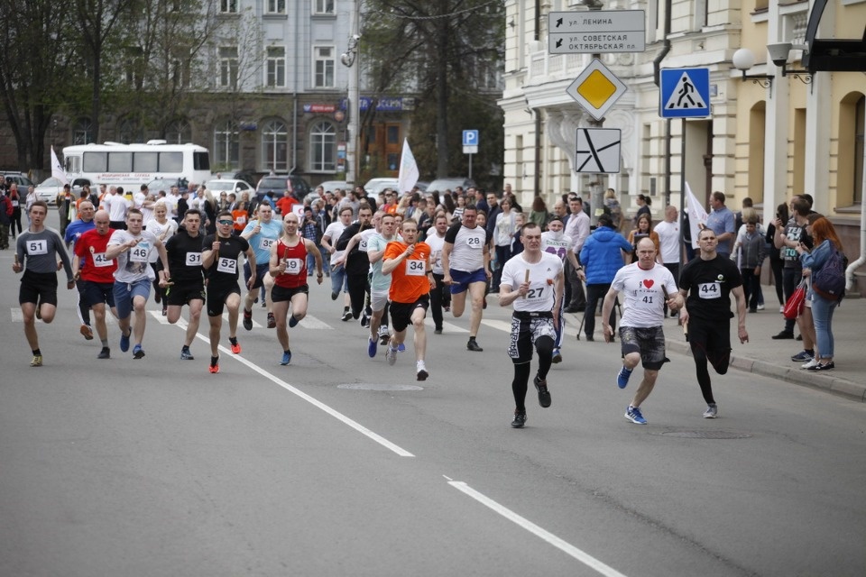 Тысячи псковичей пробежали эстафету «Псковской правды» – 2018