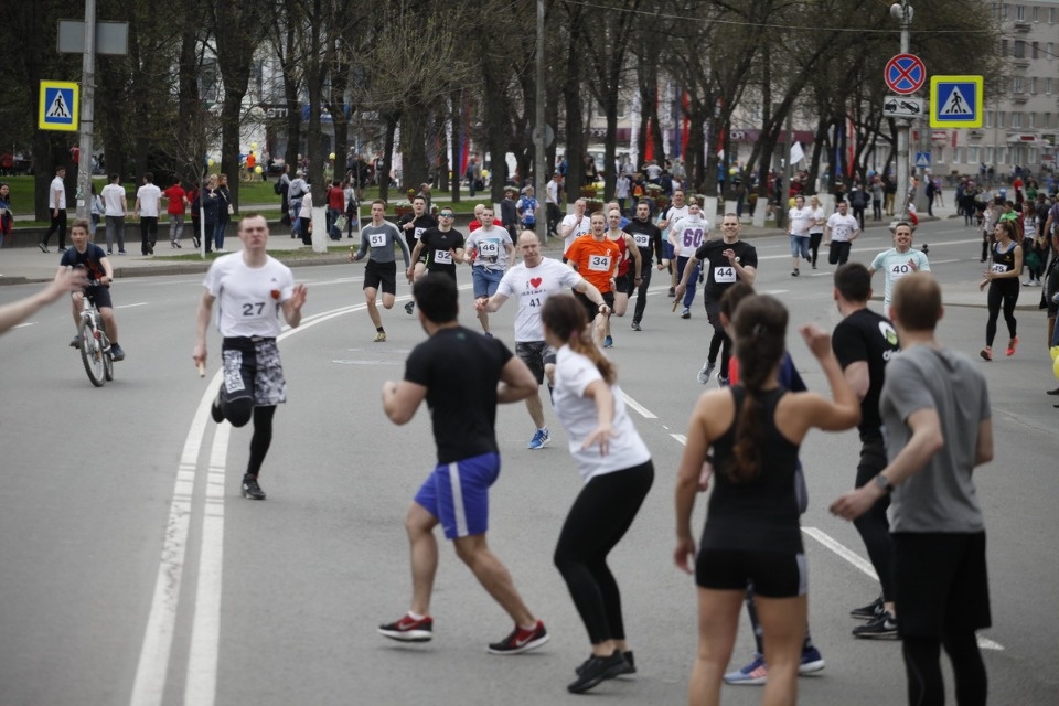 Тысячи псковичей пробежали эстафету «Псковской правды» – 2018