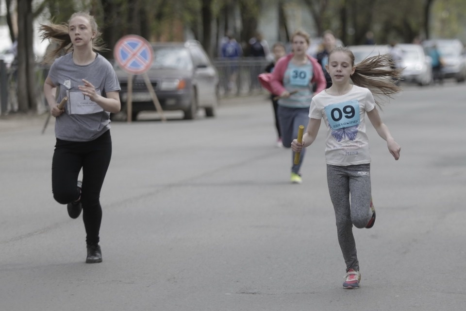 Тысячи псковичей пробежали эстафету «Псковской правды» – 2018