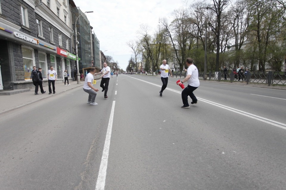 Тысячи псковичей пробежали эстафету «Псковской правды» – 2018