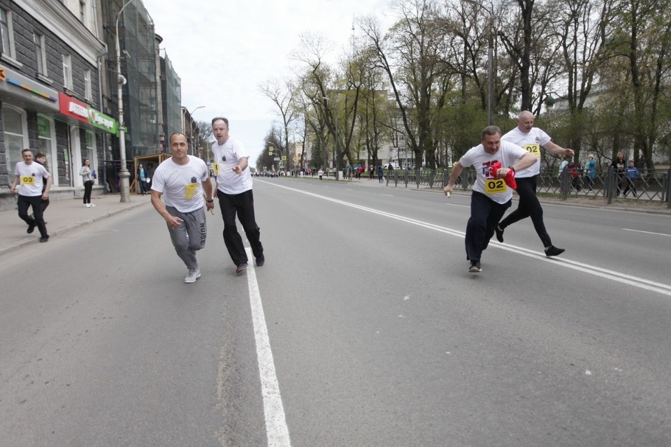 Тысячи псковичей пробежали эстафету «Псковской правды» – 2018