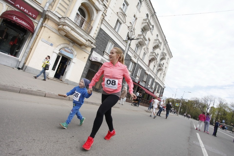 Тысячи псковичей пробежали эстафету «Псковской правды» – 2018
