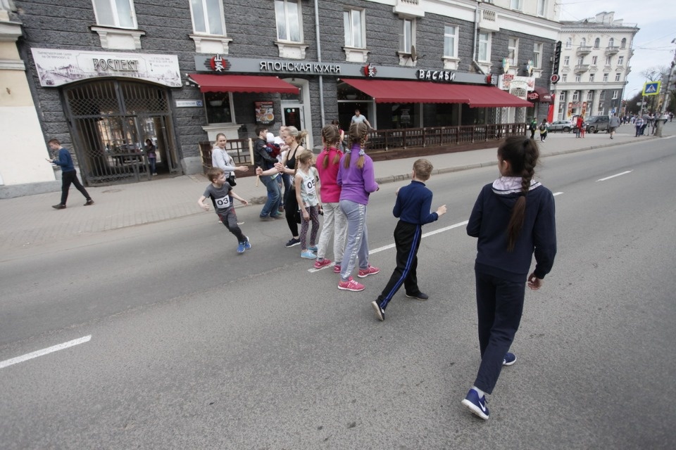 Тысячи псковичей пробежали эстафету «Псковской правды» – 2018