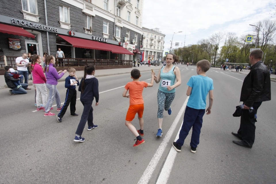 Тысячи псковичей пробежали эстафету «Псковской правды» – 2018