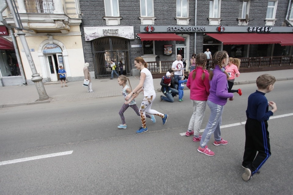 Тысячи псковичей пробежали эстафету «Псковской правды» – 2018
