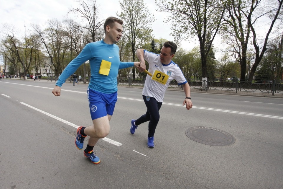 Тысячи псковичей пробежали эстафету «Псковской правды» – 2018