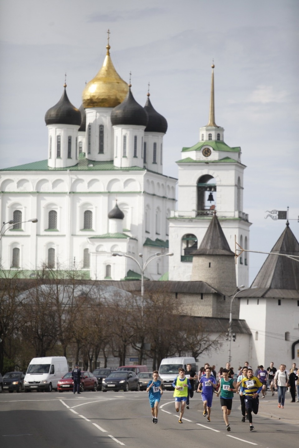 Тысячи псковичей пробежали эстафету «Псковской правды» – 2018