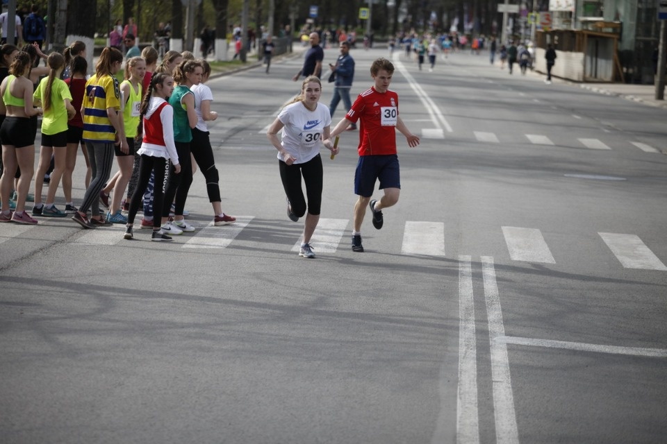 Тысячи псковичей пробежали эстафету «Псковской правды» – 2018