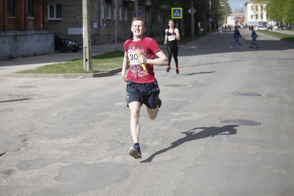 Тысячи псковичей пробежали эстафету «Псковской правды» – 2018