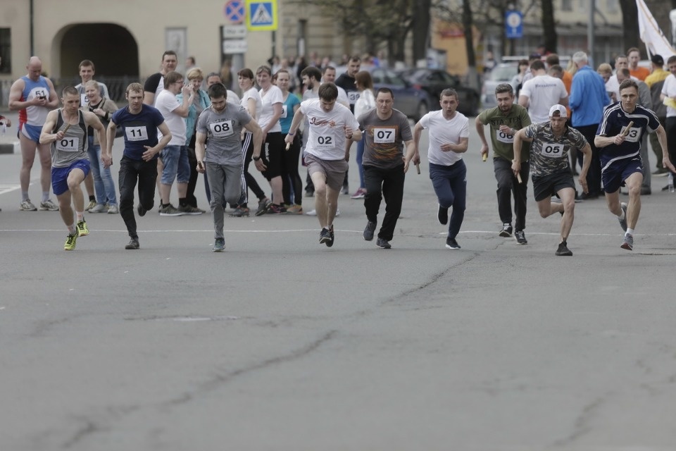 Тысячи псковичей пробежали эстафету «Псковской правды» – 2018