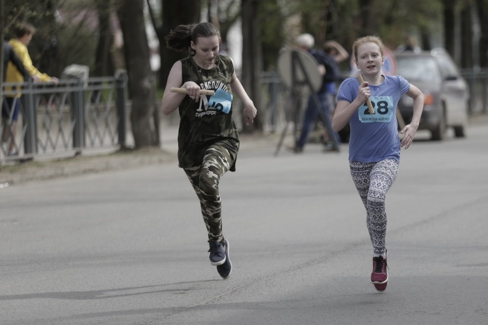 Тысячи псковичей пробежали эстафету «Псковской правды» – 2018