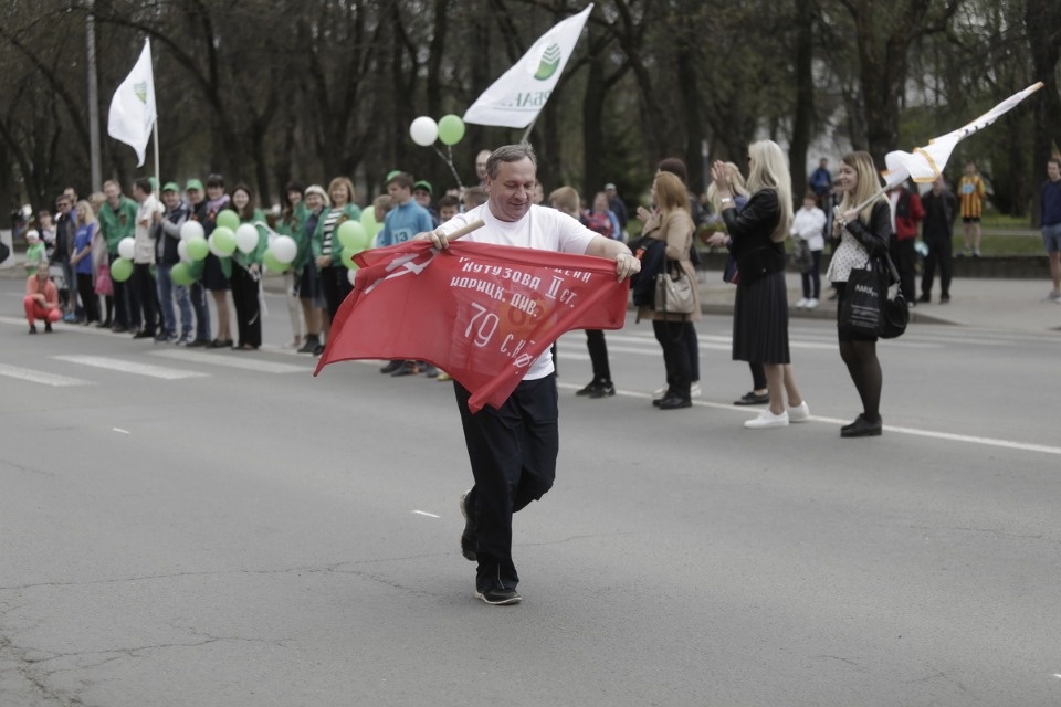 Тысячи псковичей пробежали эстафету «Псковской правды» – 2018