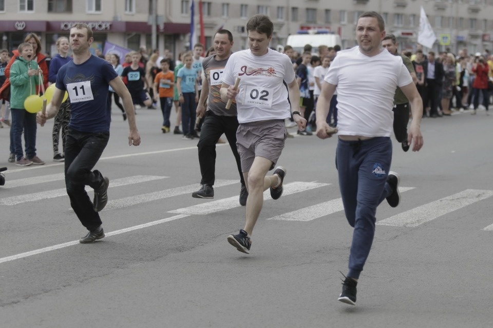 Тысячи псковичей пробежали эстафету «Псковской правды» – 2018