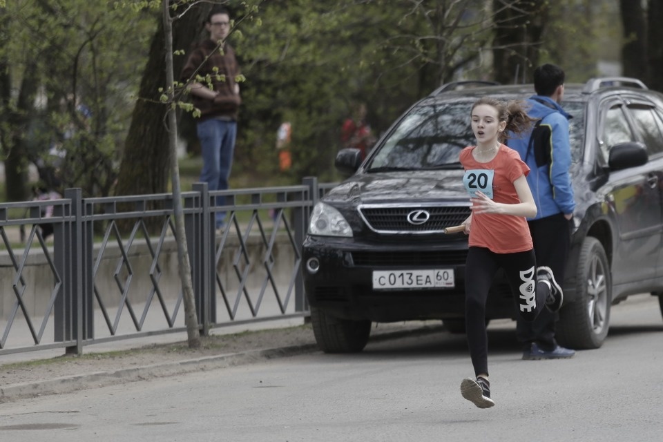 Тысячи псковичей пробежали эстафету «Псковской правды» – 2018