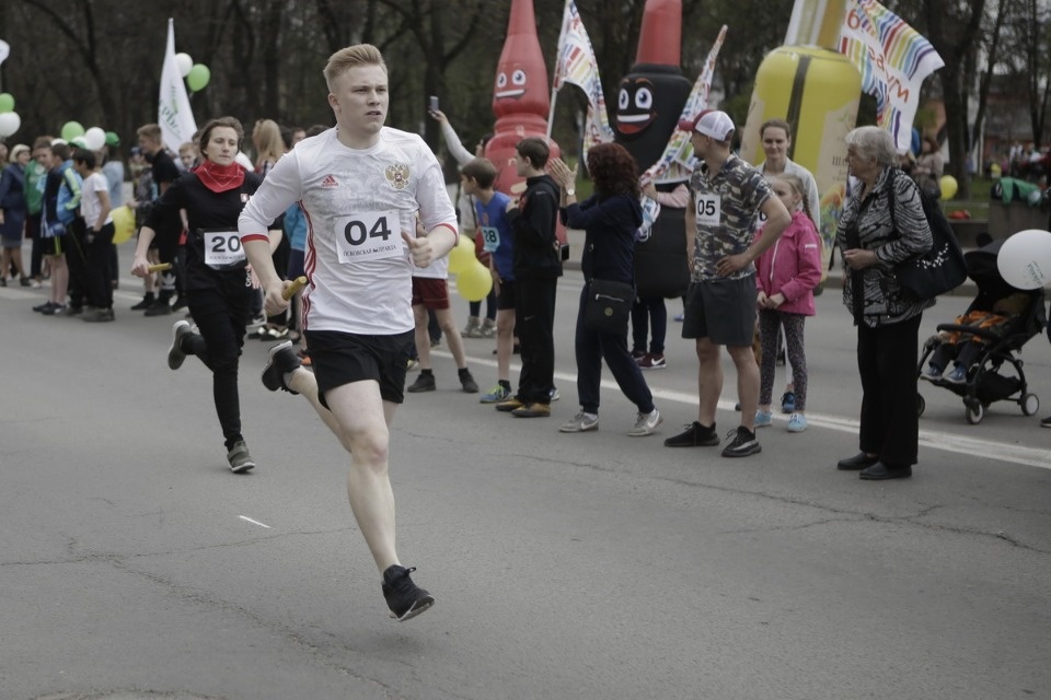 Тысячи псковичей пробежали эстафету «Псковской правды» – 2018