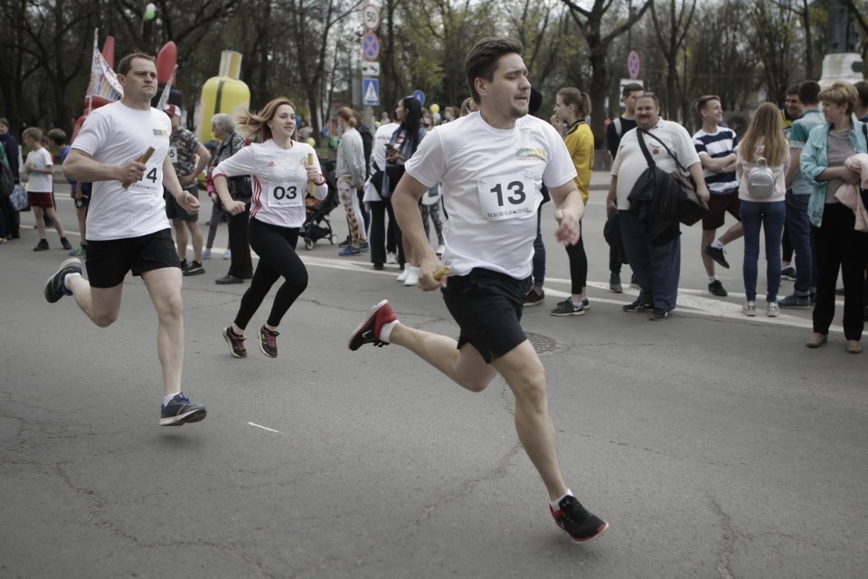 Тысячи псковичей пробежали эстафету «Псковской правды» – 2018